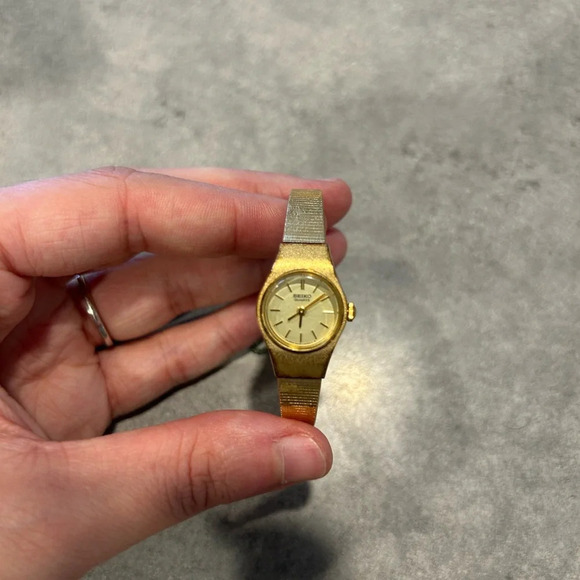 Seiko Quartz Vintage Gold Watch - Picture 3 of 7